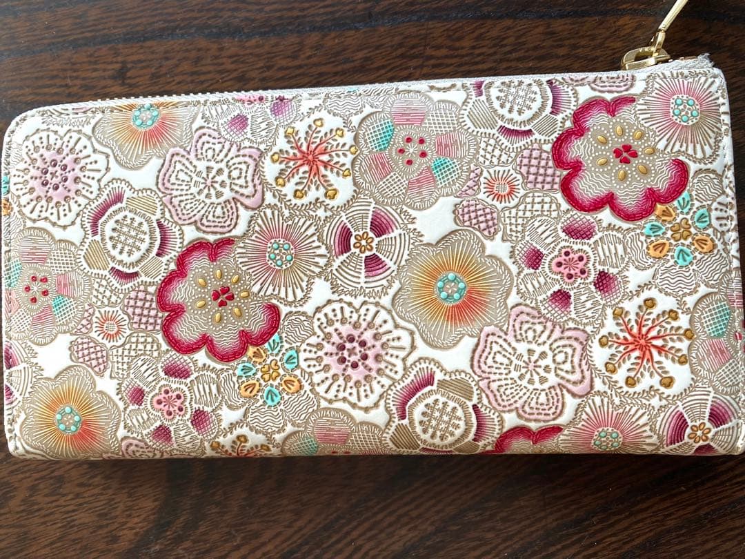 ほぼ新品「文庫屋大関」長財布・美しい花柄の文庫革