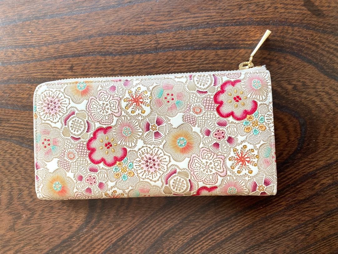 ほぼ新品「文庫屋大関」長財布・美しい花柄の文庫革