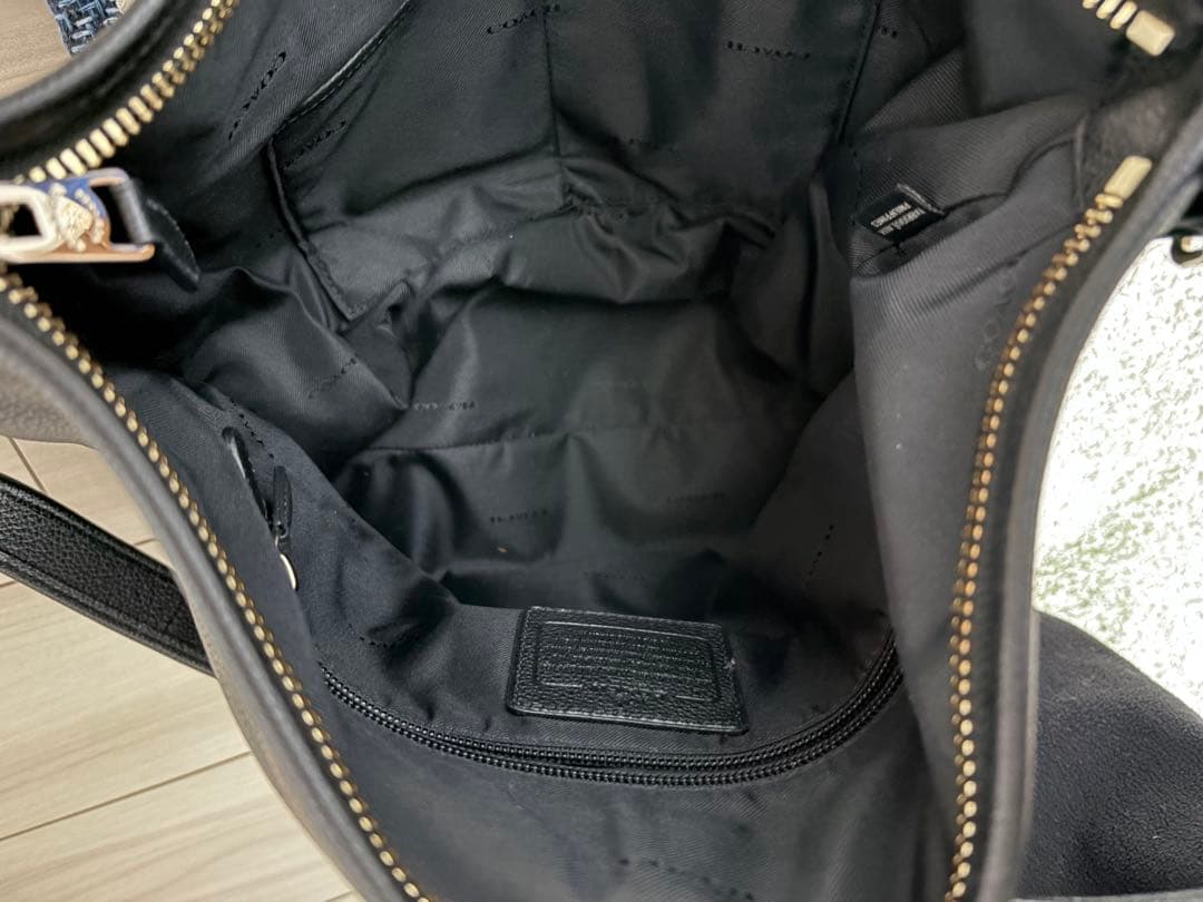 【新品　未使用】　COACH 牛革ショルダーバッグ　斜め掛けバッグ　黒