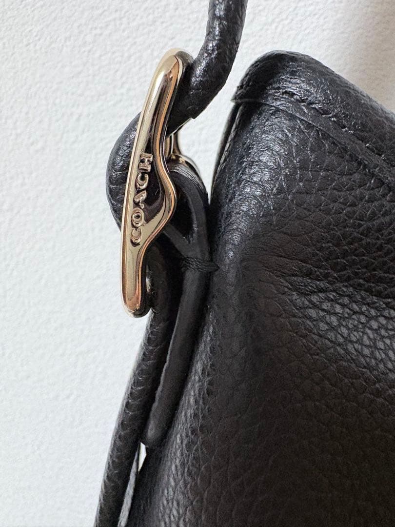 【新品　未使用】　COACH 牛革ショルダーバッグ　斜め掛けバッグ　黒