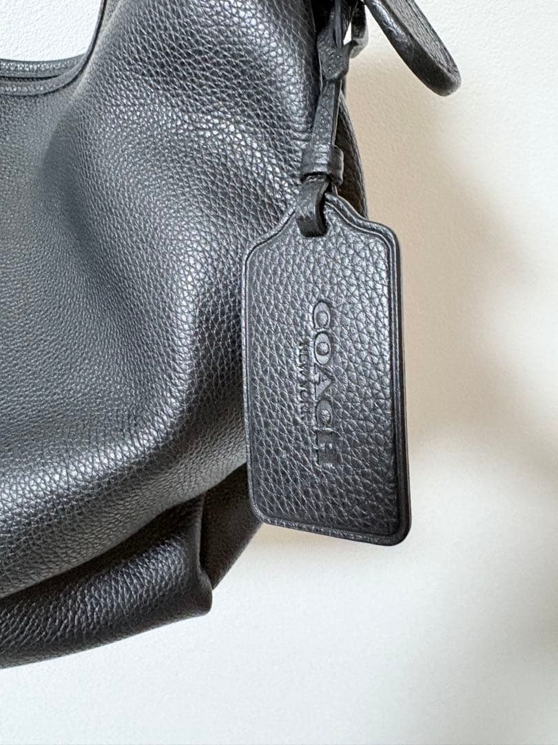 【新品　未使用】　COACH 牛革ショルダーバッグ　斜め掛けバッグ　黒