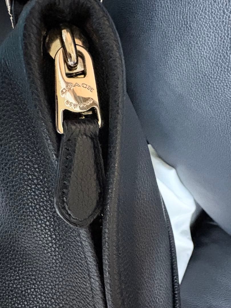 【新品　未使用】　COACH 牛革ショルダーバッグ　斜め掛けバッグ　黒