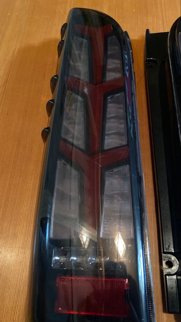 ハイエース テールランプ テールライト シーケンシャルウインカー流れるウインカー