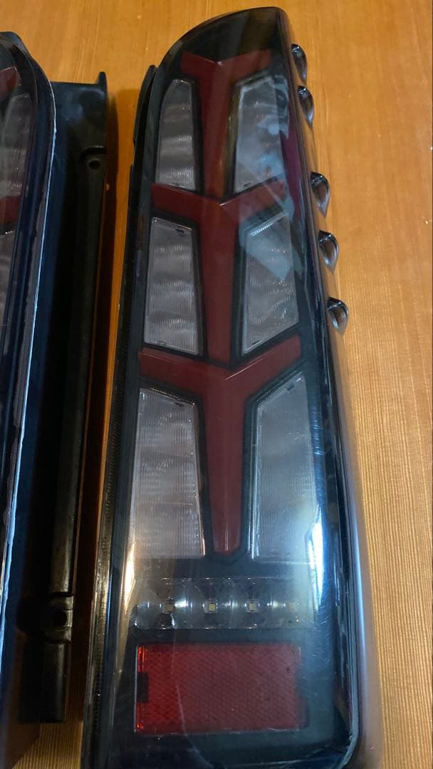 ハイエース テールランプ テールライト シーケンシャルウインカー流れるウインカー