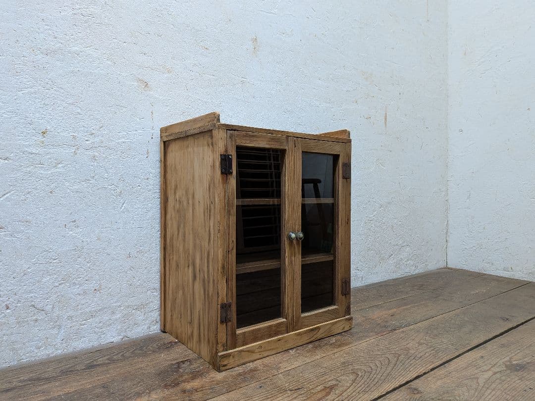 1120 アンティーク　杉のガラスケース　飾り棚　収納棚　キャビネット　レトロ