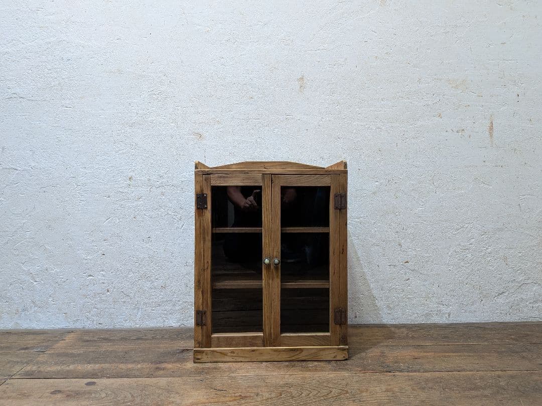 1120 アンティーク　杉のガラスケース　飾り棚　収納棚　キャビネット　レトロ