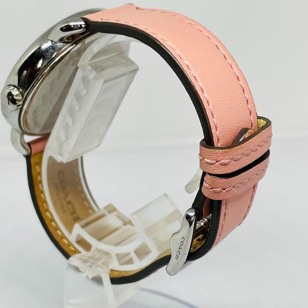 【美品】COACH フラワーモチーフ　腕時計 ピンクベルト