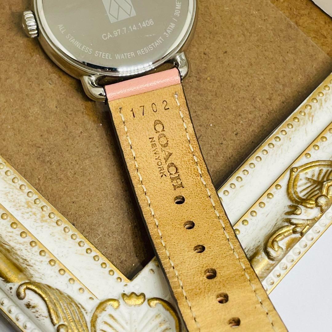 【美品】COACH フラワーモチーフ　腕時計 ピンクベルト