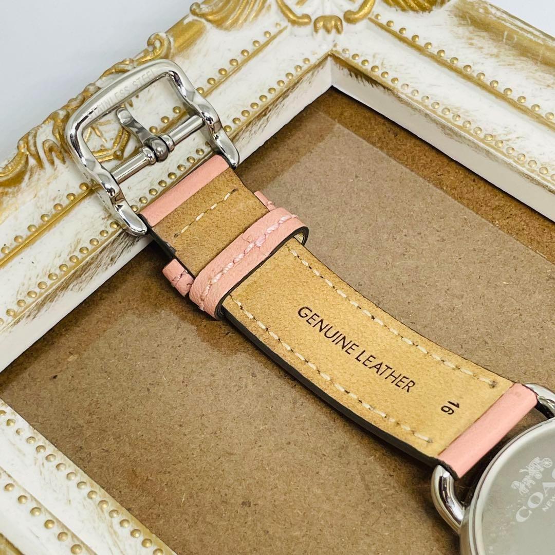 【美品】COACH フラワーモチーフ　腕時計 ピンクベルト