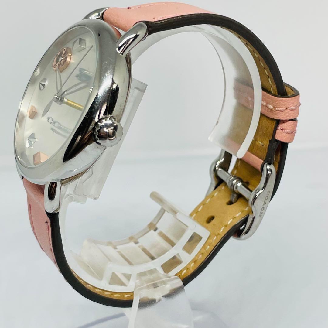 【美品】COACH フラワーモチーフ　腕時計 ピンクベルト