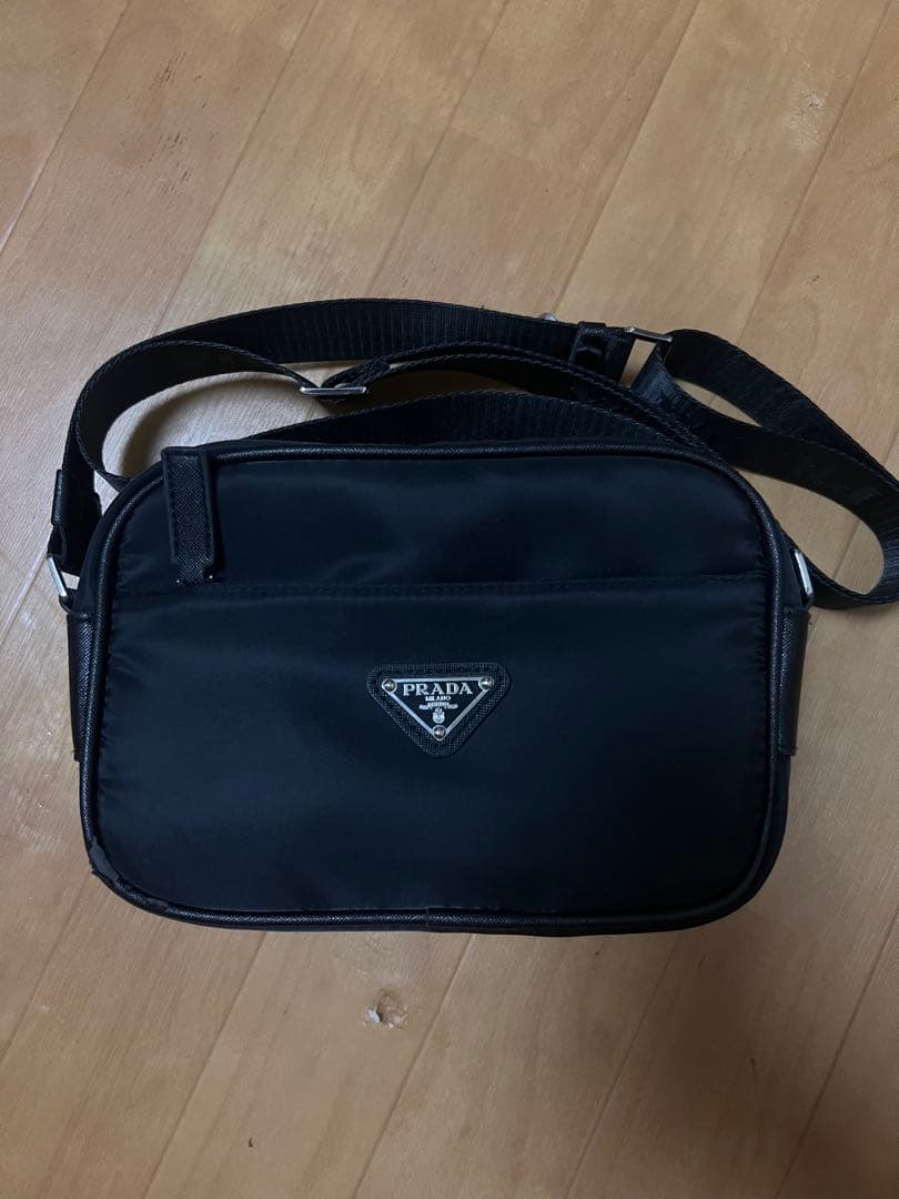PRADA ブラック ショルダーバッグ