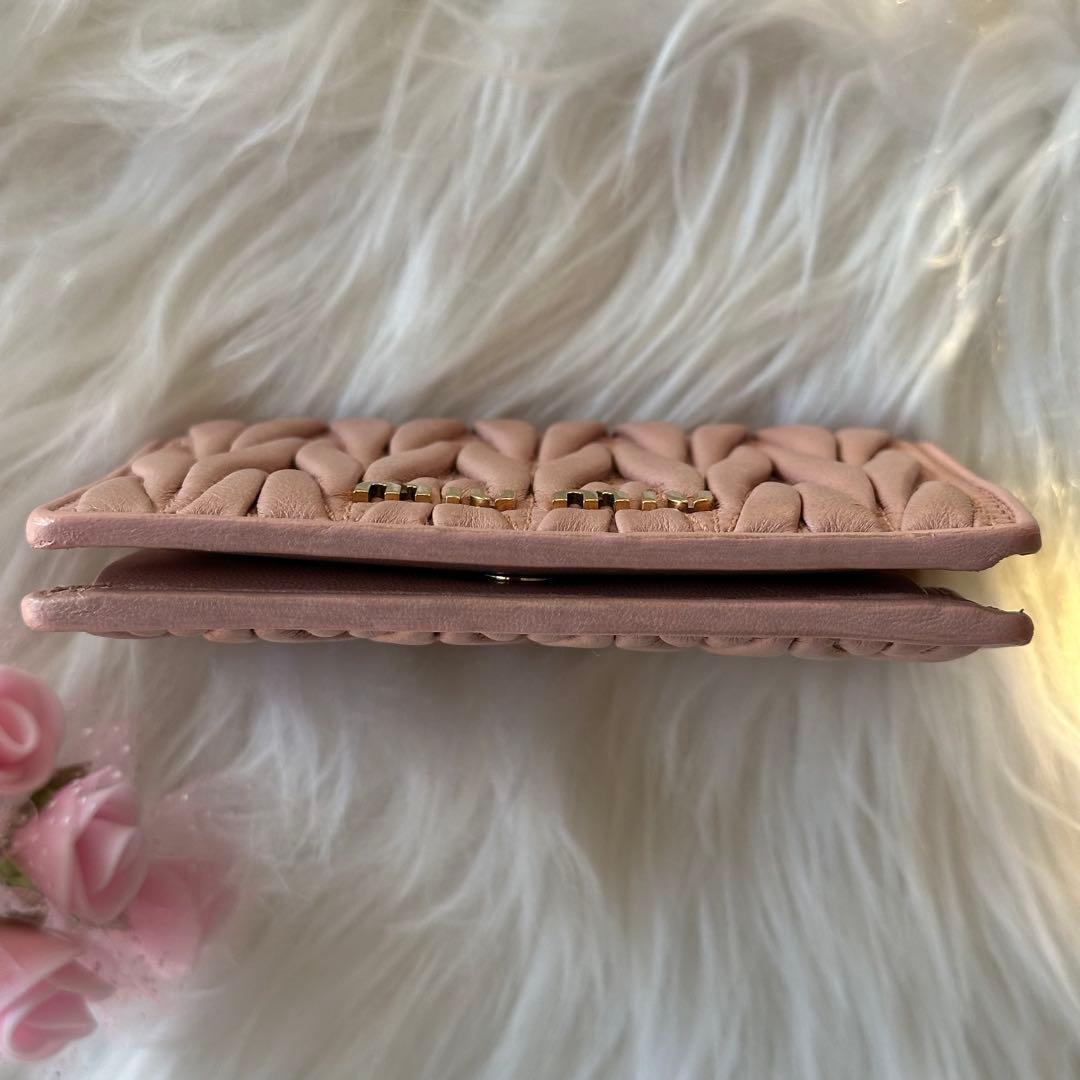MIUMIU マテラッセ 二つ折り 財布 ピンク ベージュ レザー