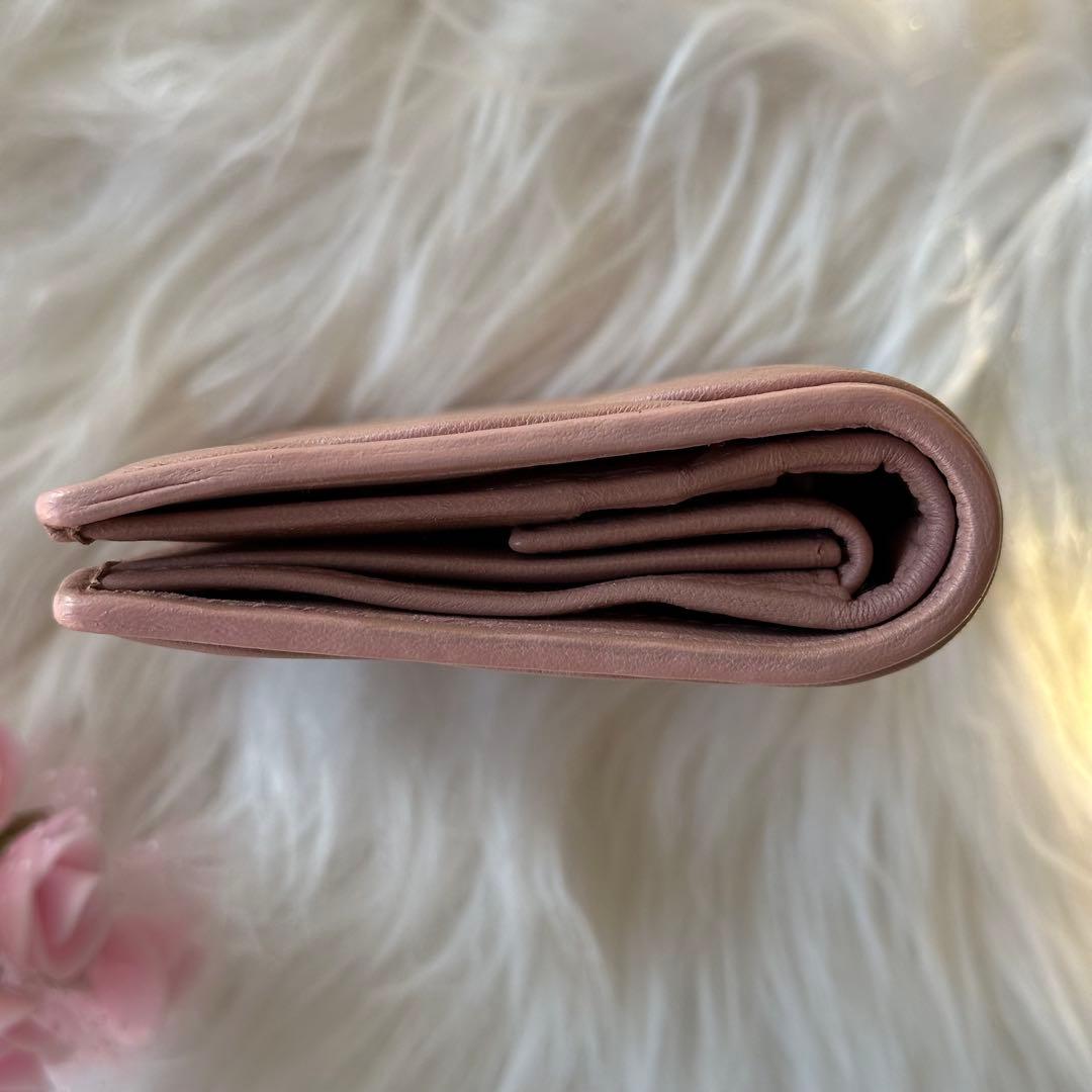 MIUMIU マテラッセ 二つ折り 財布 ピンク ベージュ レザー