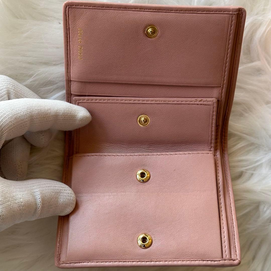 MIUMIU マテラッセ 二つ折り 財布 ピンク ベージュ レザー