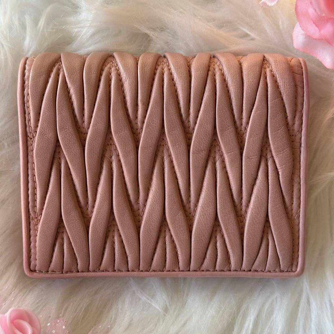 MIUMIU マテラッセ 二つ折り 財布 ピンク ベージュ レザー