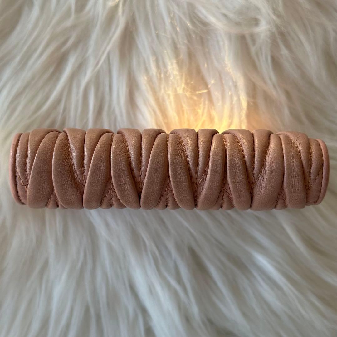 MIUMIU マテラッセ 二つ折り 財布 ピンク ベージュ レザー