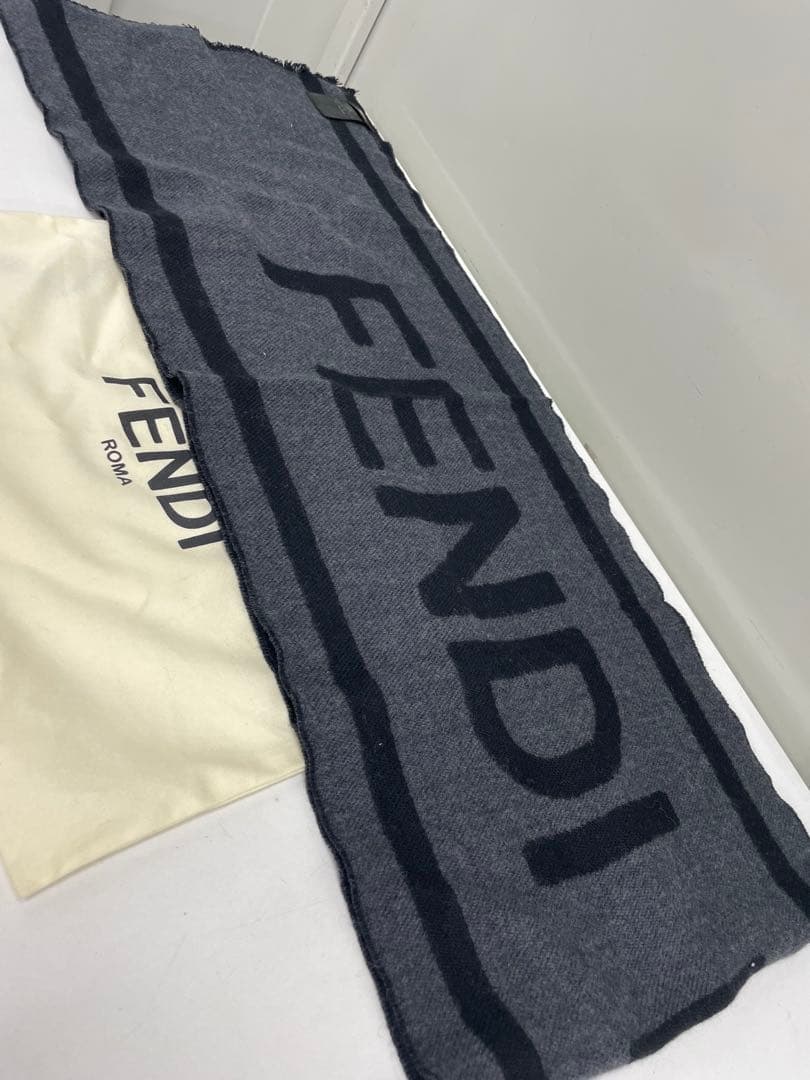 新品！FENDI (フェンディ) ロゴジャガードウールマフラー ストール