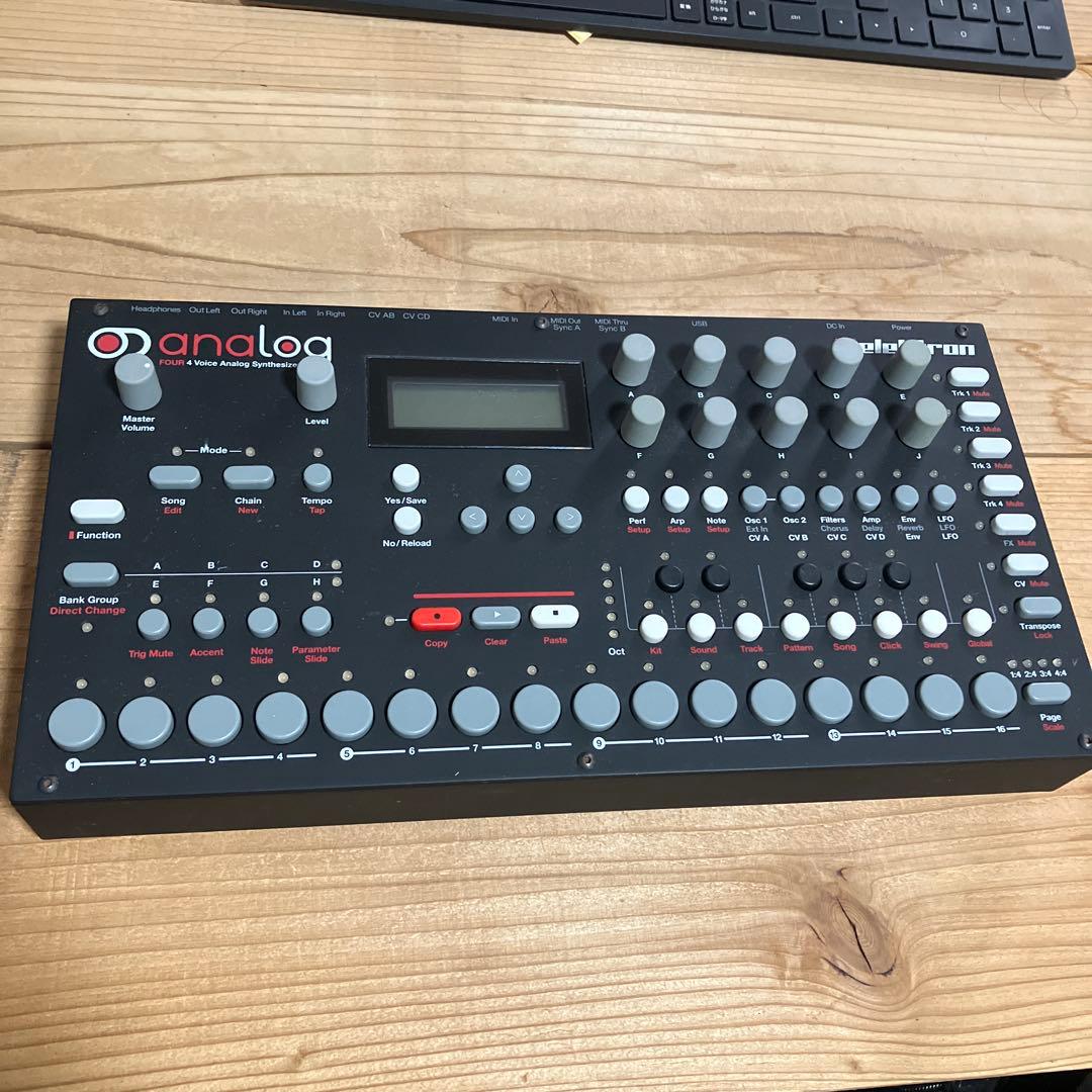 Elektron Analog Four シンセサイザー