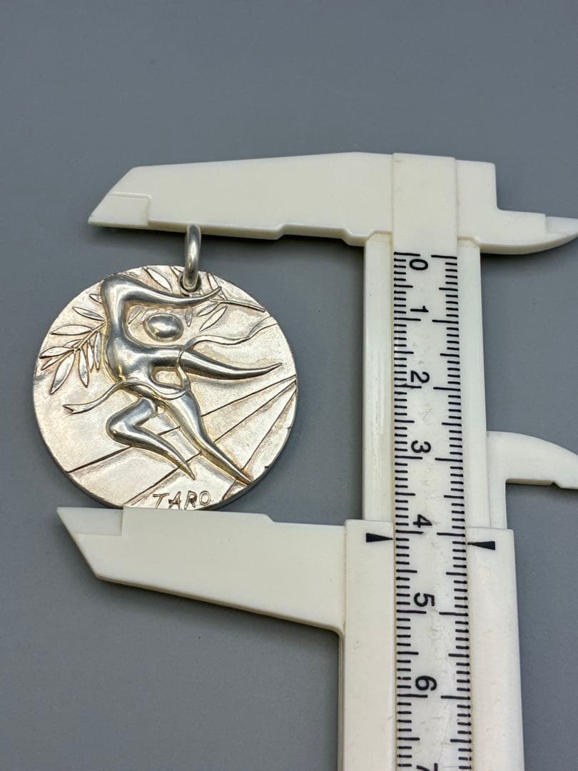 岡本太郎　オリンピック　純銀　ペンダント　メダル1972年ネックレストップ