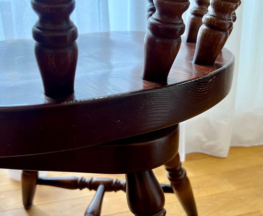 ダークブラウン 木製アームチェア ①