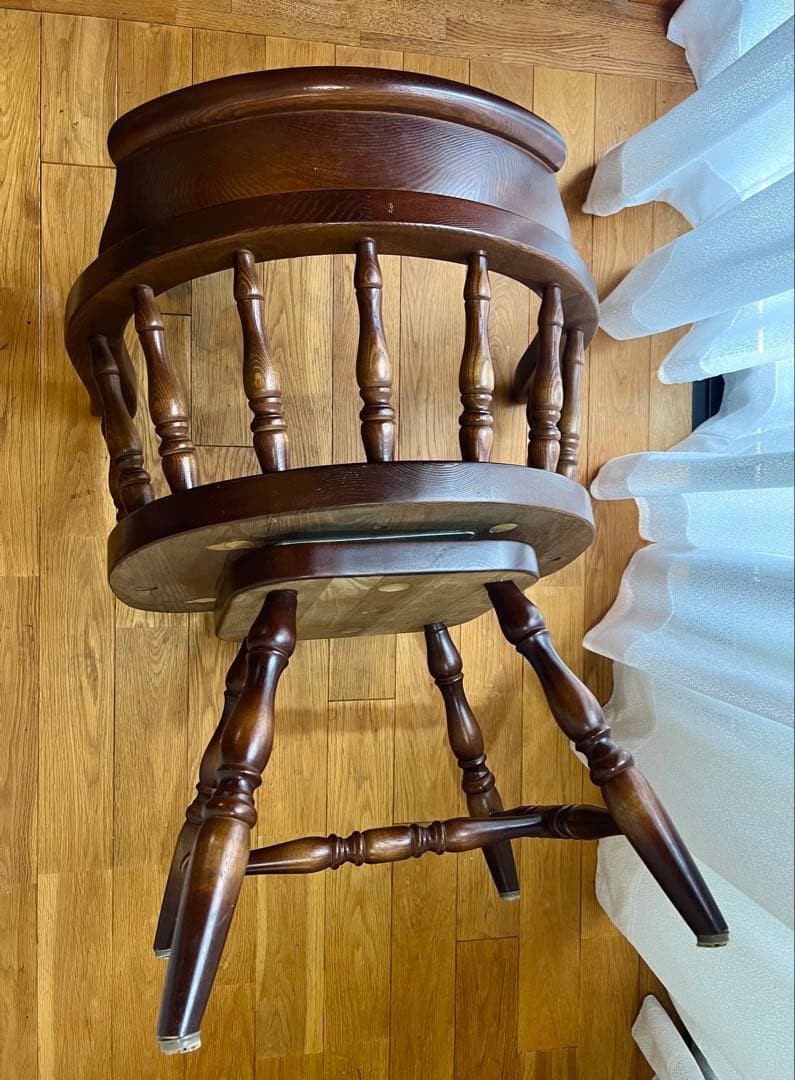 ダークブラウン 木製アームチェア ①