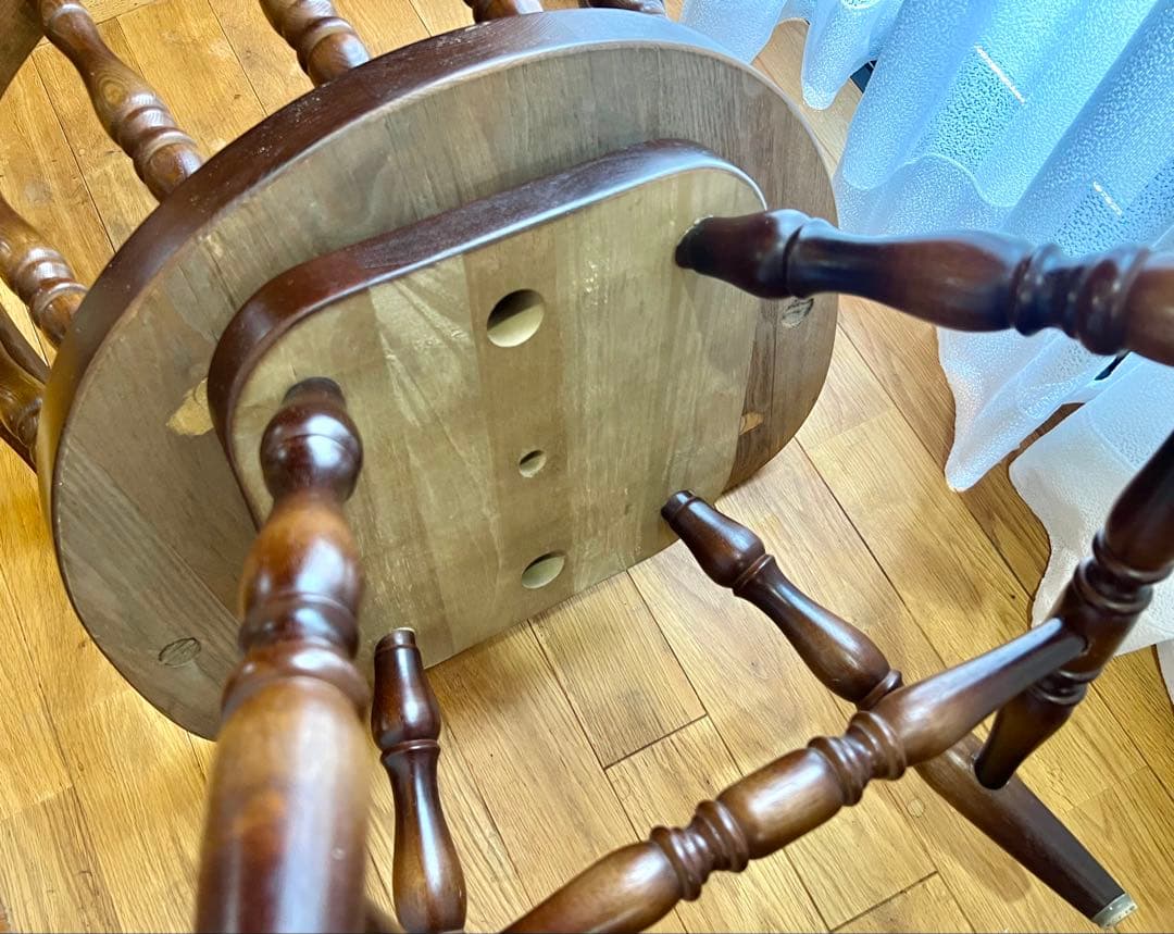 ダークブラウン 木製アームチェア ①