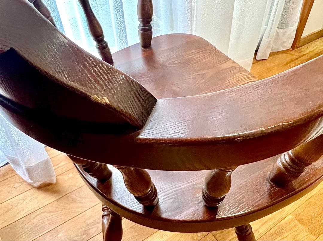 ダークブラウン 木製アームチェア ①