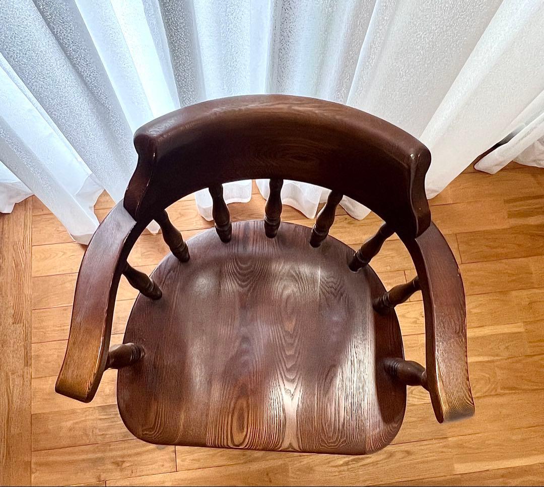 ダークブラウン 木製アームチェア ①