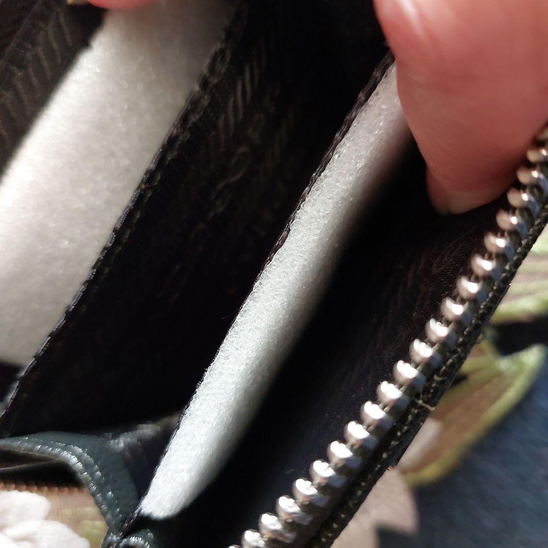 PRADA コンパクトケース ブラック