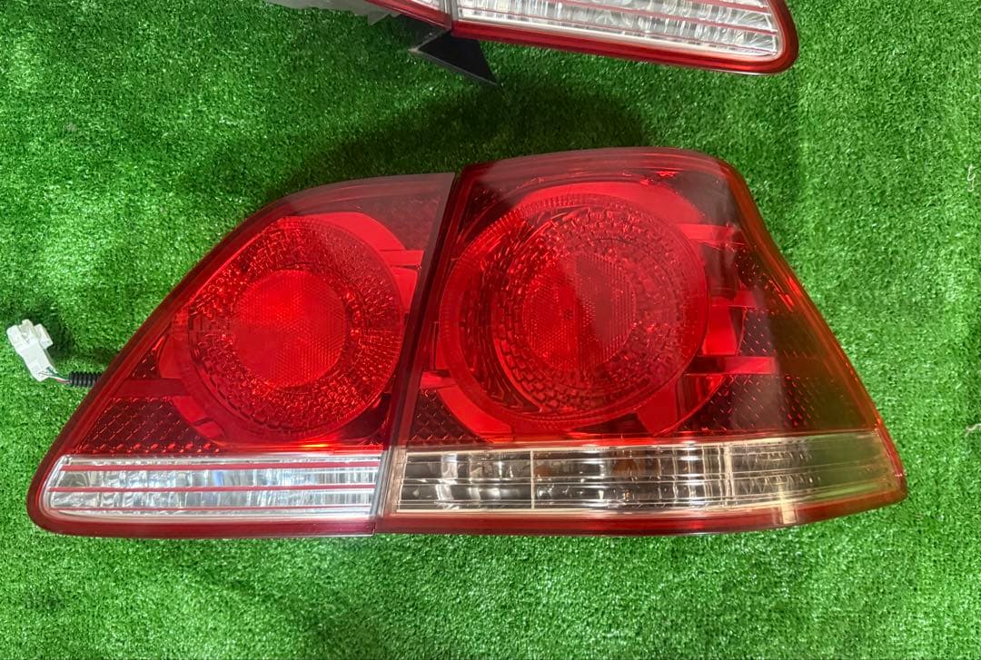 18 クラウン　アスリート　テールランプ