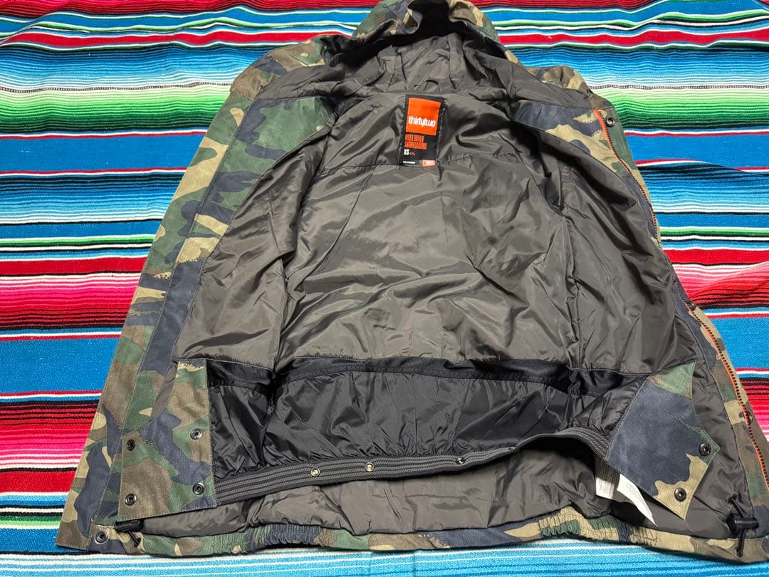 中古　thirtytwo 迷彩 スノーボードウェア XS サーティーツー　キッズ