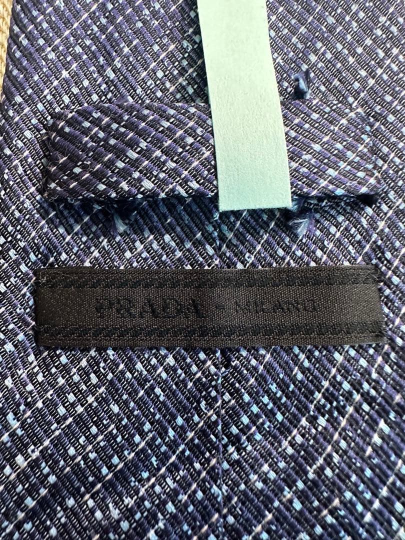 プラダ　ネイビー ネクタイ