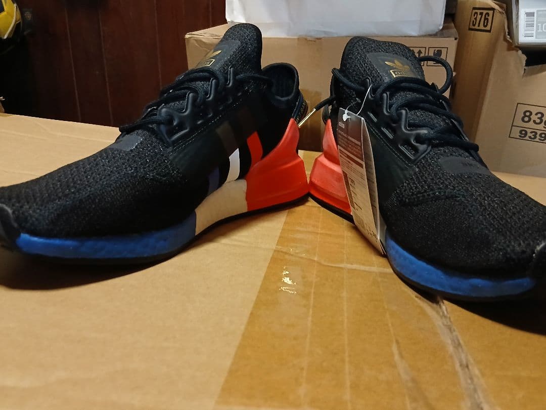 アディダス新品未使用Size29 エヌエムディR1V2パリ