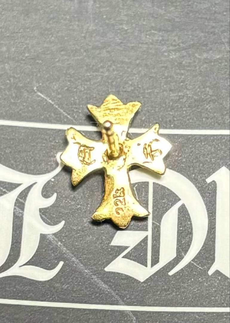 CHROME HEARTSクロムハーツクロス スタッド ピアス22K ダイヤ入り