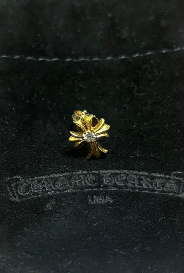 CHROME HEARTSクロムハーツクロス スタッド ピアス22K ダイヤ入り