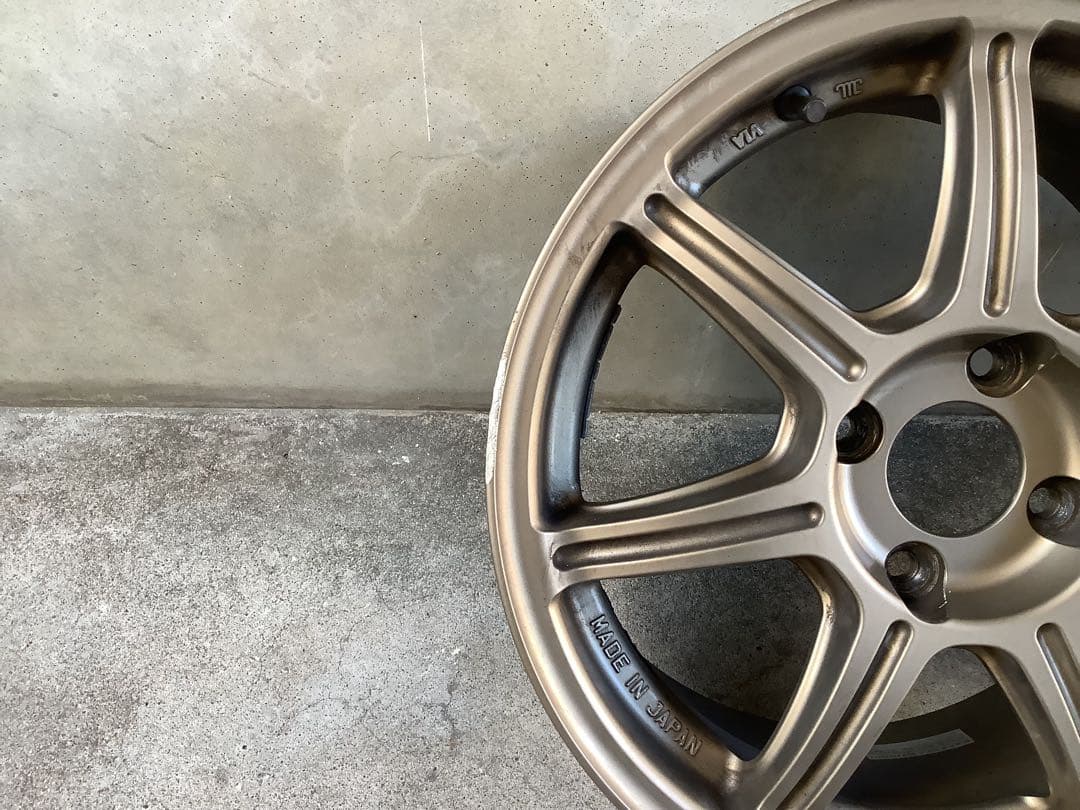 ゴールド色15インチアルミホイール