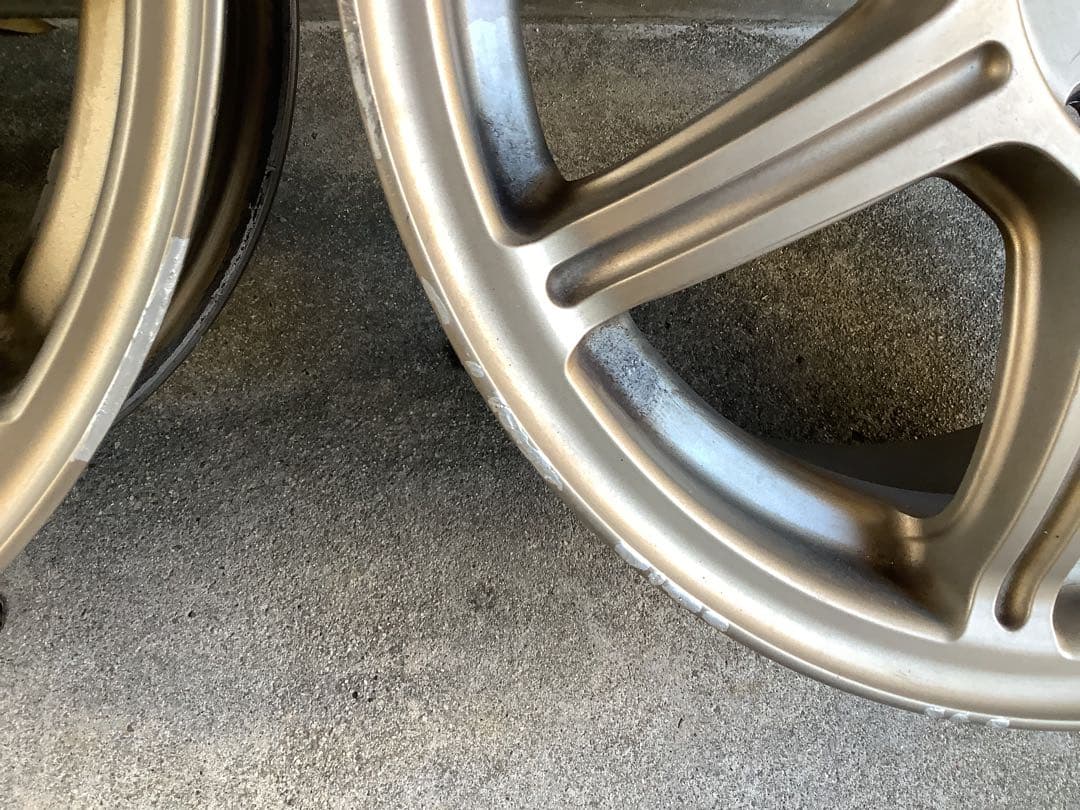 ゴールド色15インチアルミホイール