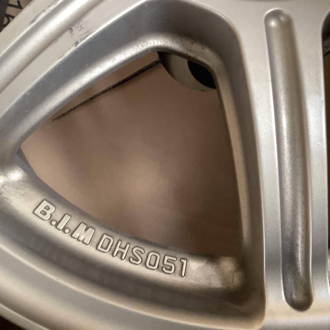 ゴールド色15インチアルミホイール