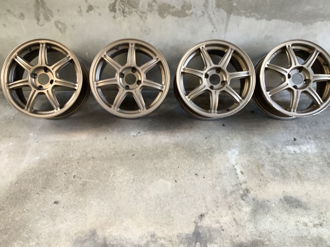 ゴールド色15インチアルミホイール