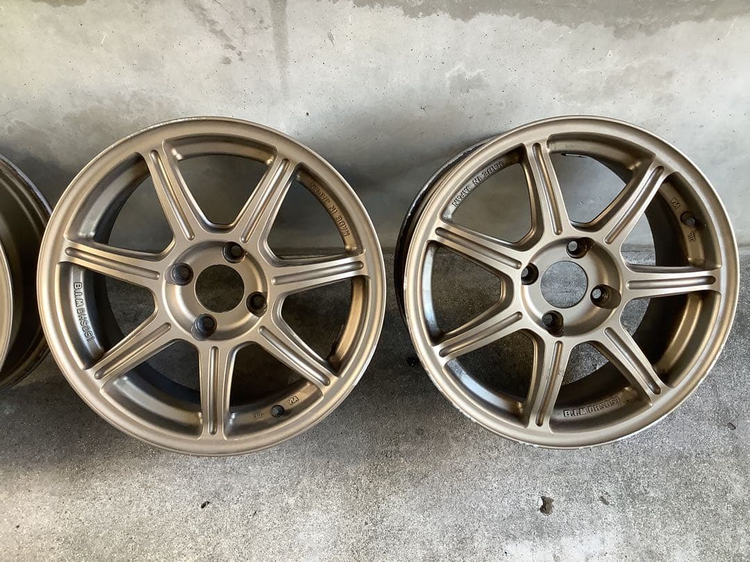 ゴールド色15インチアルミホイール