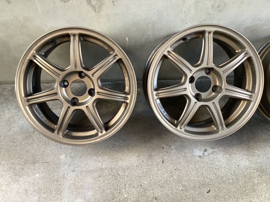 ゴールド色15インチアルミホイール