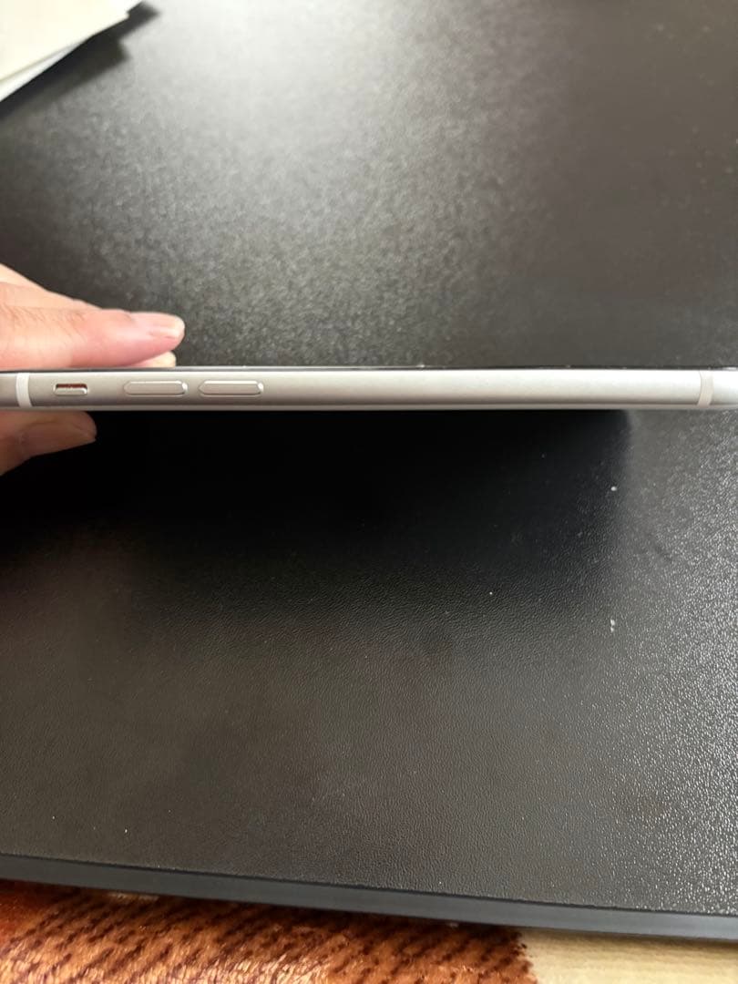 iPhone SE 128gb 第2世代 ホワイト美品