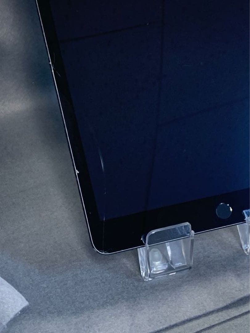 中古品 SIMフリー iPad 第9世代 64GB Wi-Fi+Cellular