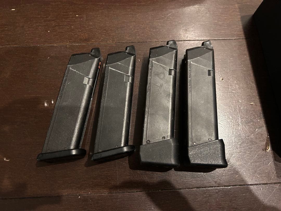 東京マルイ G17 Gen5 カスタム マガジン4本付き