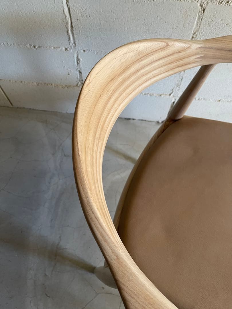 天然木無垢材 アームチェア　ラウンドチェア　ダイニングチェア　本革　北欧スタイル