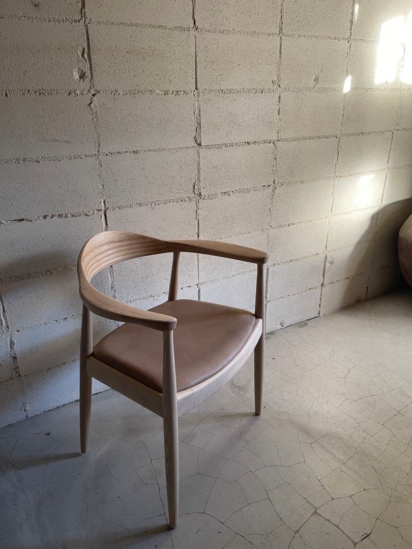 天然木無垢材 アームチェア　ラウンドチェア　ダイニングチェア　本革　北欧スタイル