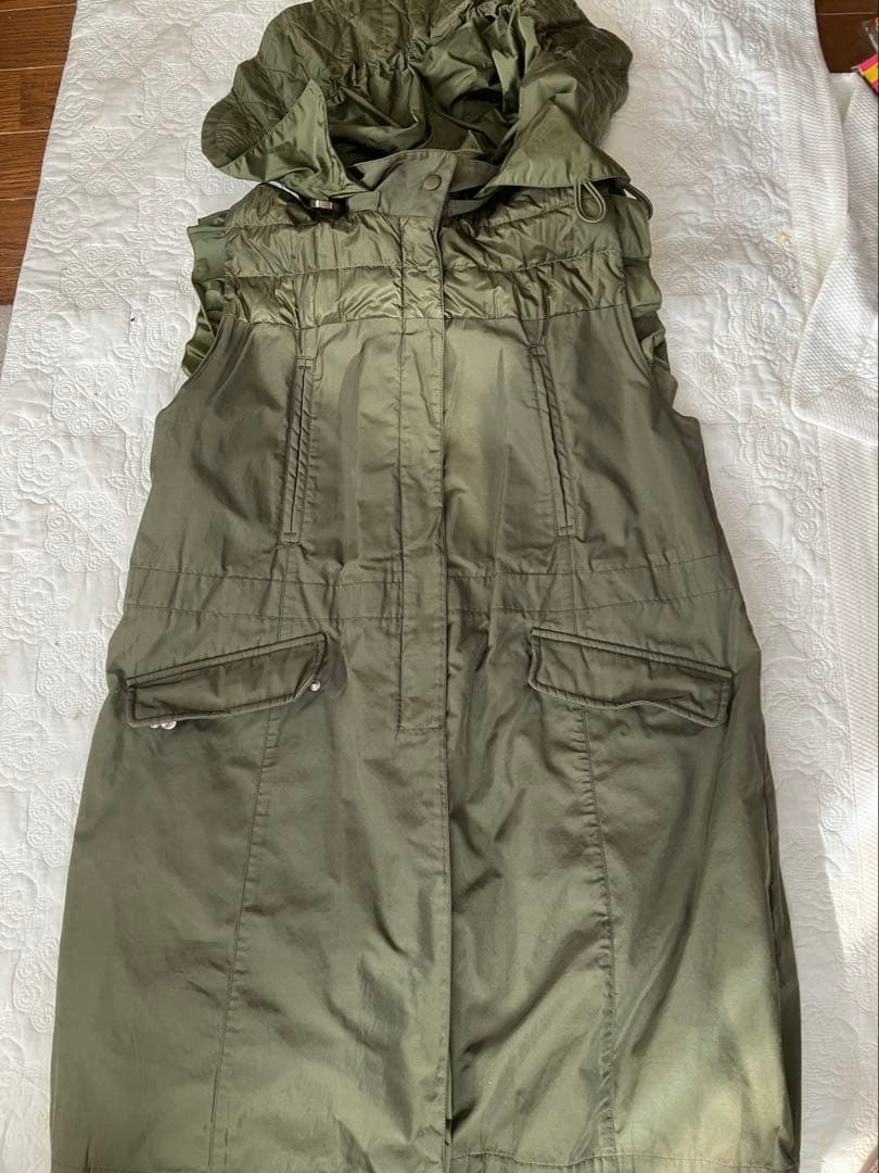 MONCLERダウンロングベスト