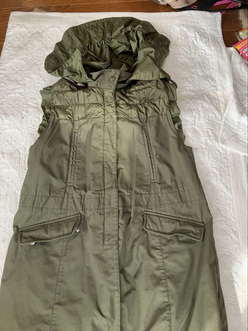 MONCLERダウンロングベスト