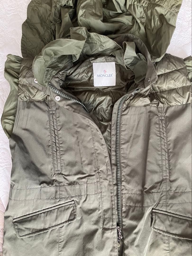 MONCLERダウンロングベスト