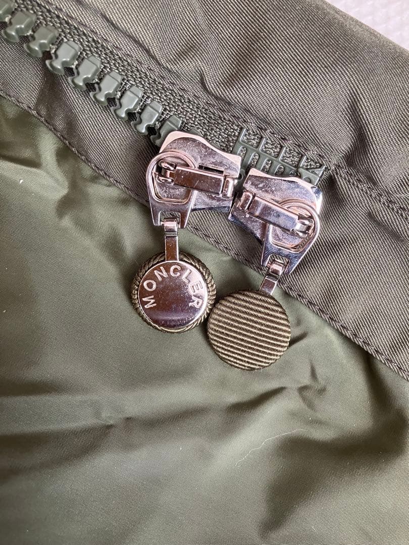 MONCLERダウンロングベスト